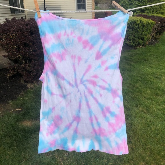 PINK/BLUE TIE DYE SWIRL RIB CROP TANK TOP - Picture 3 of 3